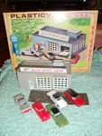 Vtg Plasticville Gauge Dick's Auto Body Repair Shop W/ Cars In Orig Box. Fixed Price $18.99.