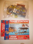 Ho Scale Train Station Building Kit Life-like #1347, Pikesville Junction, Bagged. Fixed Price $8.49.
