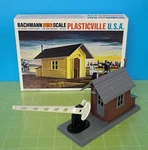 B03: Bachmann 1816 O-s Plasticville Watchman's Shanty Classic Building Kit. Fixed Price $18.95.