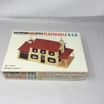 Bachmann O27 Scale Model Train Plasticville Two Story House #1922 Complete. Fixed Price $16.96.