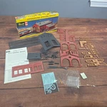 Revell Operating Engine House Scale Red Vintage Model Kit T-9011 Complete. Fixed Price $18.00.