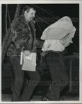 1988 Press Photo Police Sergeant Ken Williams Takes George Raymond Odom Car. Fixed Price $19.99.