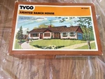 Tyco Scale Assembled Lighted Ranch House TYC944:700 Untested With Box. Fixed Price $19.99.