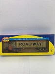 Ho Athearn 28015 Roadway Mack B Tractor & 40 Exterior Post Trailer Truck. Fixed Price $60.00.