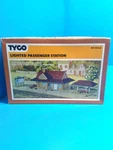 Ho Scale Tyco Lighted Passenger Station #942-700. Fixed Price $15.00.